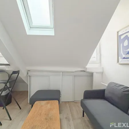 Comfortable And Bright Large 10th Appartement *